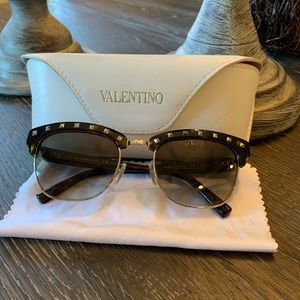 Authentic Valentino sunglasses 🕶
